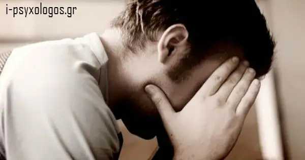 Άνθρωπος με έντονο άγχος και αρνητικές σκέψεις