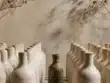 Ένα διαφορετικό κεραμικό αγγείο ανάμεσα σε πολλά όμοια, σύμβολο της αυθεντικότητας και της κοινωνικής προσαρμογής